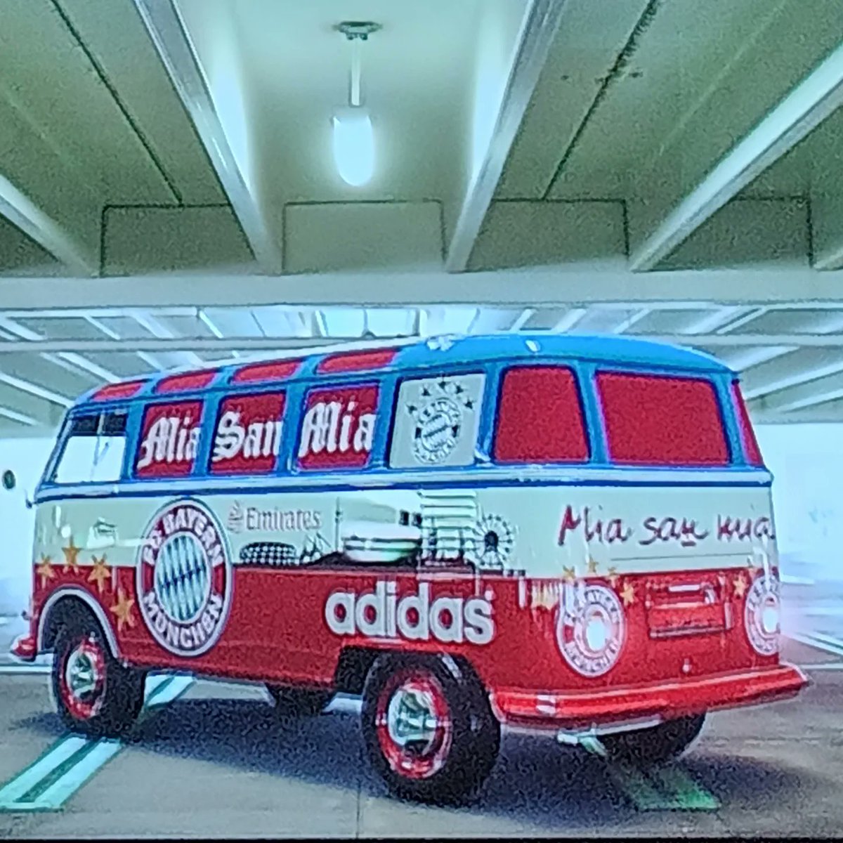 Bazi75's tweet photo. @ShareGamePlay #VWSambabus #FCBDesign π₯° #miasanmia new Teambus ππΈ https://t.co/zSuQAK1CNv