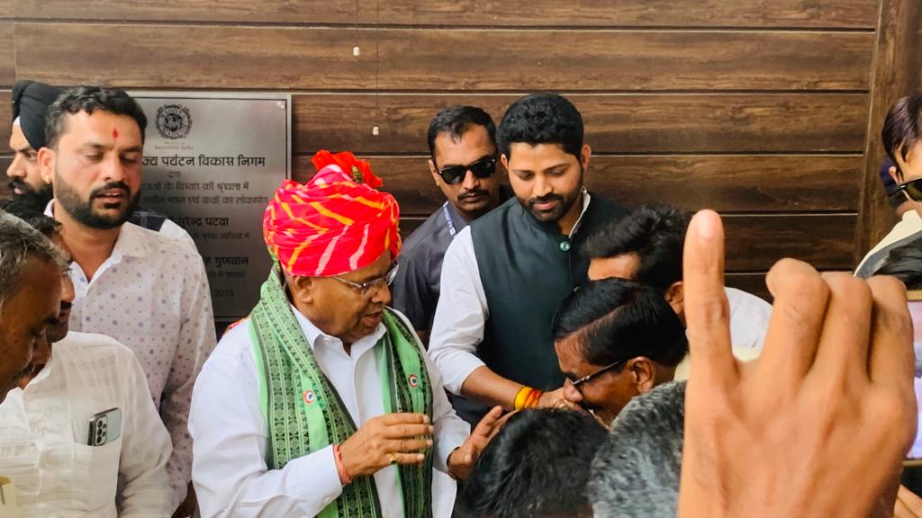 baljeet4bjp's tweet photo. "स्वागत~वंदन"

महामहिम राज्यपाल मान.श्री थावरचंद गेहलोत जी के भोपाल प्रवास कार्यक्रम के दौरान आज आष्टा क्षेत्र के जावर मण्डल स्थित डोडी रिसोर्ट पर क्षेत्र के सभी सम्माननीय वरिष्ठगणों एवं युवा साथीयों द्वारा आदरणीय महामहिम जी का स्वगात किया गया। #Ashtamp
 @TCGEHLOT @TcGehlotOffice https://t.co/05USY9TtT3