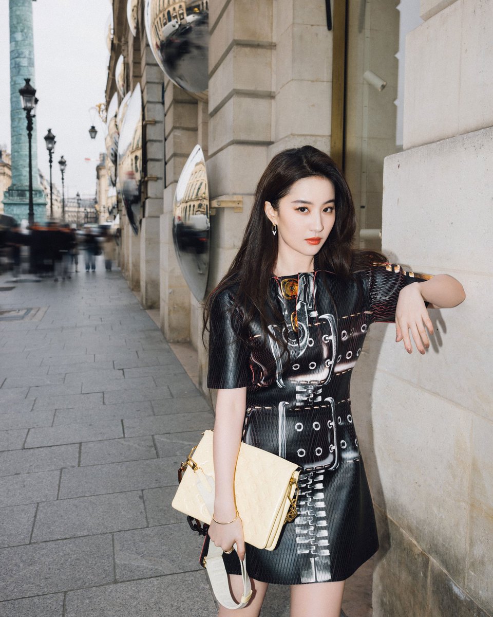 jiaicc's tweet photo. #LVFW23  
#LiuYifei #刘亦菲 #劉亦菲
#ParisFashionWeek
#PFW
#ParisFashionWeek2023
#PFW2023
#PFW23
#LouisVuitton
#LV https://t.co/zEgeIYt6kV
