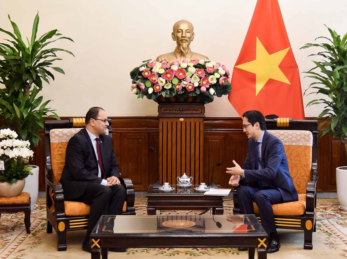 Ce matin, M. @dohungviet, Vice-Ministre des Affaires étrangères du Vietnam a reçu le Prof. @SlimKhalbous et sa délégation. Il a souligné lors de cette rencontre la contribution très importante de l’#AUF en faveur de la promotion de la #Francophoniescientifique au Vietnam.