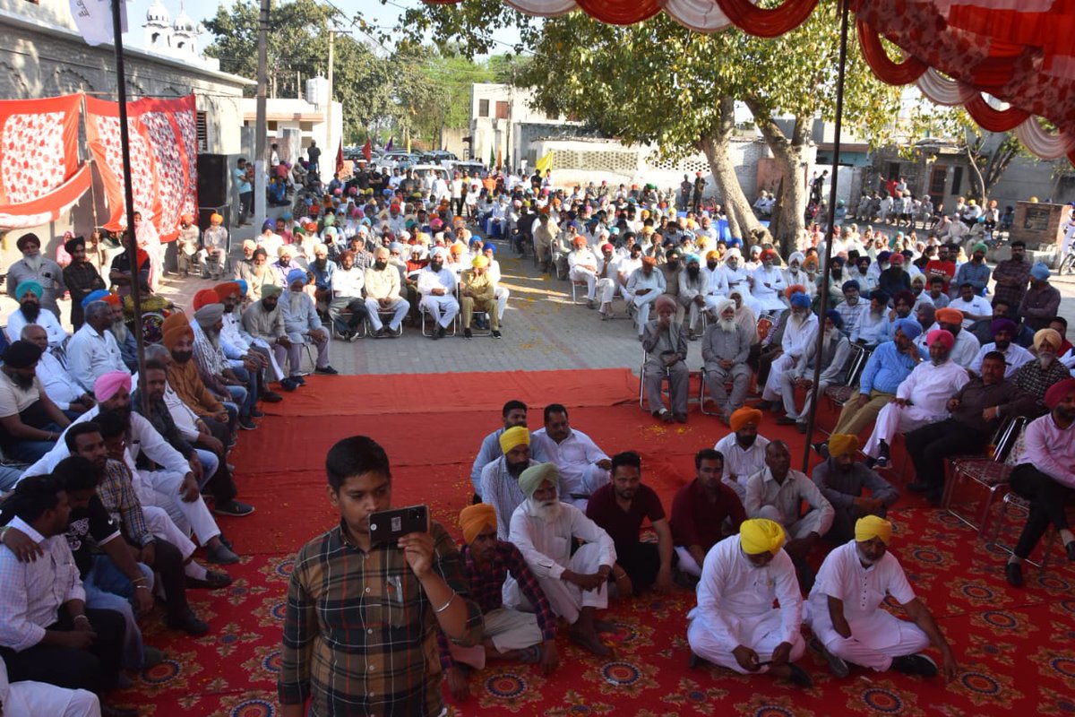 HarchandSBarsat's tweet photo. ਪੰਜਾਬ ਸਰਕਾਰ ਵੱਲੋਂ ਮੈਨੂੰ ਮੰਡੀ ਬੋਰਡ ਦਾ ਚੇਅਰਮੈਨ ਬਨਾਉਣ ਦੀ ਖੁਸ਼ੀ ਵਿੱਚ ਹਲਕਾ ਸਮਾਣਾ ਵਿਚ ਪੈਂਦੇ ਮੇਰੇ ਜੱਦੀ ਪਿੰਡ ਬਰਸਟ ਅਤੇ ਇਲਾਕੇ ਦੀਆਂ ਪੰਚਾਇਤਾਂ, ਵੱਖ-ਵੱਖ ਸੰਸਥਾਵਾਂ ਦੇ ਸਤਿਕਾਰਯੋਗ ਨੁਮਾਇੰਦੇ ਅਤੇ ਅਹੁਦੇਦਾਰ ਅਤੇ ਇਲਾਕਾ ਨਿਵਾਸੀਆਂ ਵੱਲੋਂ ਕਰਾਏ ਗਏ ਸਨਮਾਨ ਸਮਾਰੋਹ ���ਿੱਚ ਮਿਲੇ ਪਿਆਰ ਦਾ ਮੈਂ ਤਹਿ ਦਿਲੋਂ ਧੰਨਵਾਦੀ ਹਾਂ । https://t.co/HXCQq1VSwh