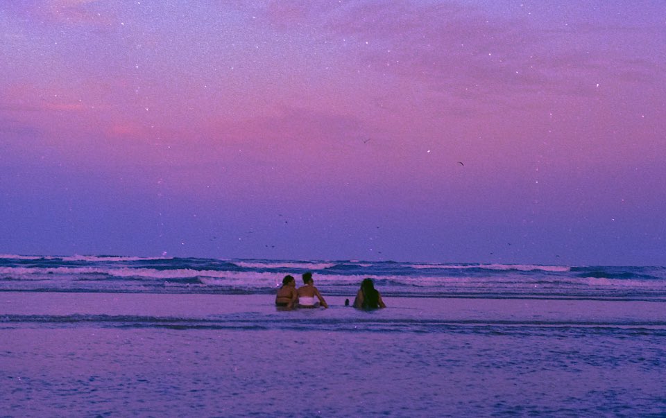 Ang_Ramm's tweet photo. Sit with me by the shore https://t.co/IWu2lnNa7g