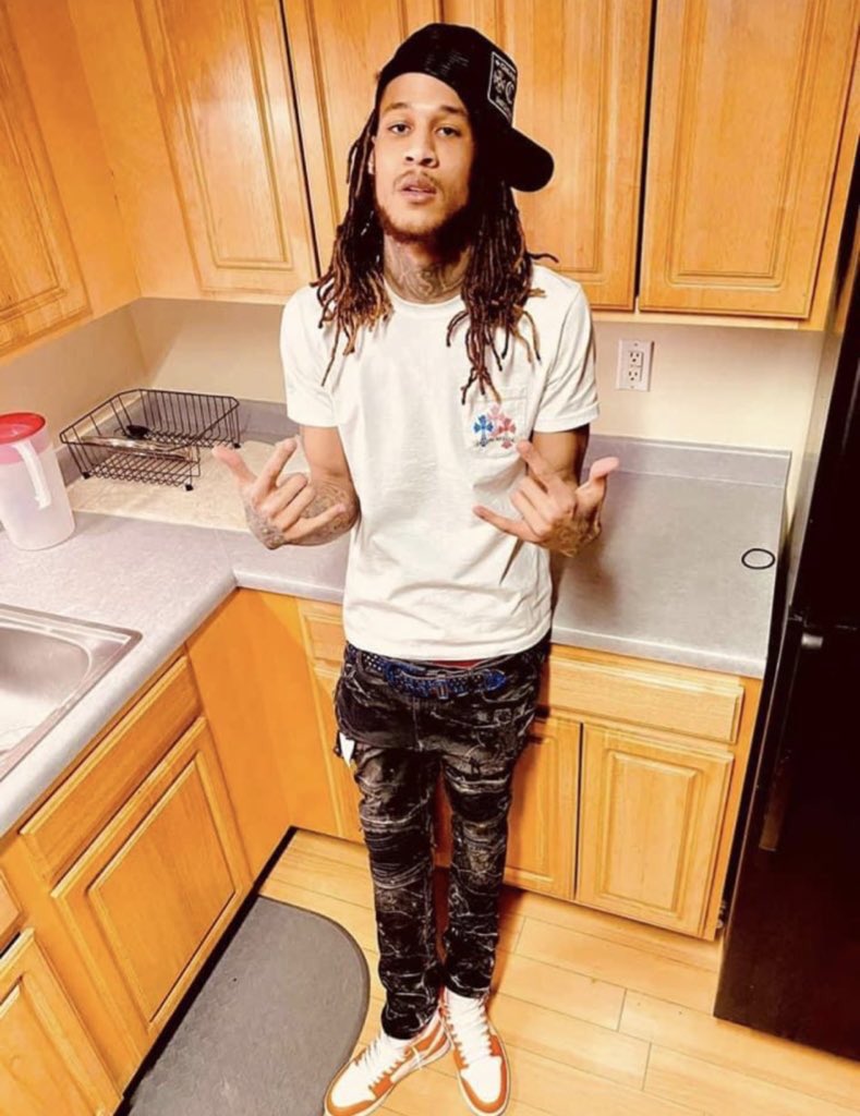 keep6ixsolid's tweet photo. Meet Khalil Azad a 24 year old unarmed black man who FLED FROM officers of THE ROBBINSDALE POLICE DEPARTMENT, was BEATEN TO DEATH. After beating him, #RobbinsdalePD THREW HIS LIFELESS BODY IN THE LAKE. Be advised this horrific police beating (state sanctioned violence) took place in Robbinsdale, MInnesota just miles away from where #GeorgeFloyd was murdered by Minneapolis Police.