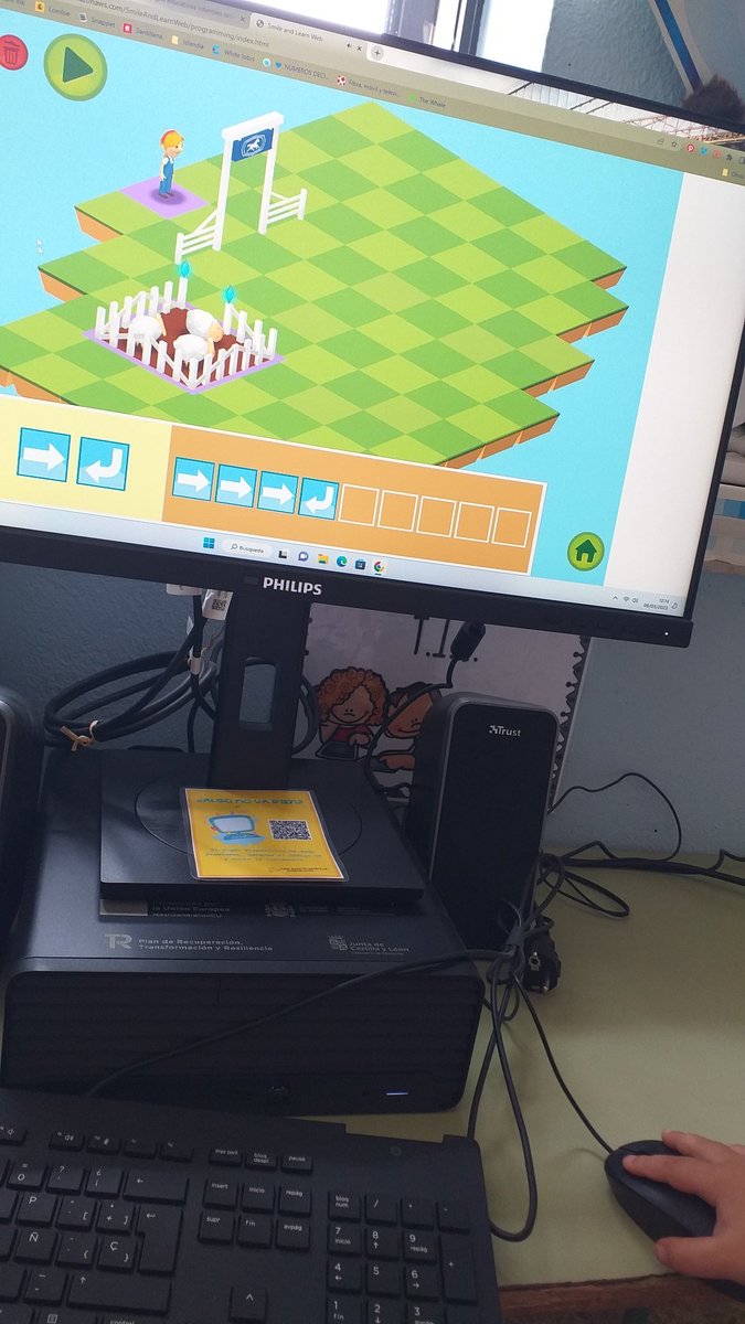 CSanctispiritus's tweet photo. Seguimos trabajando #programación con actividades de @SmileandLearn . #TIC #robótica #CompDigEdu #VolamosJuntos #CeipSanctiSpiritus https://t.co/fSlu9yZvmR