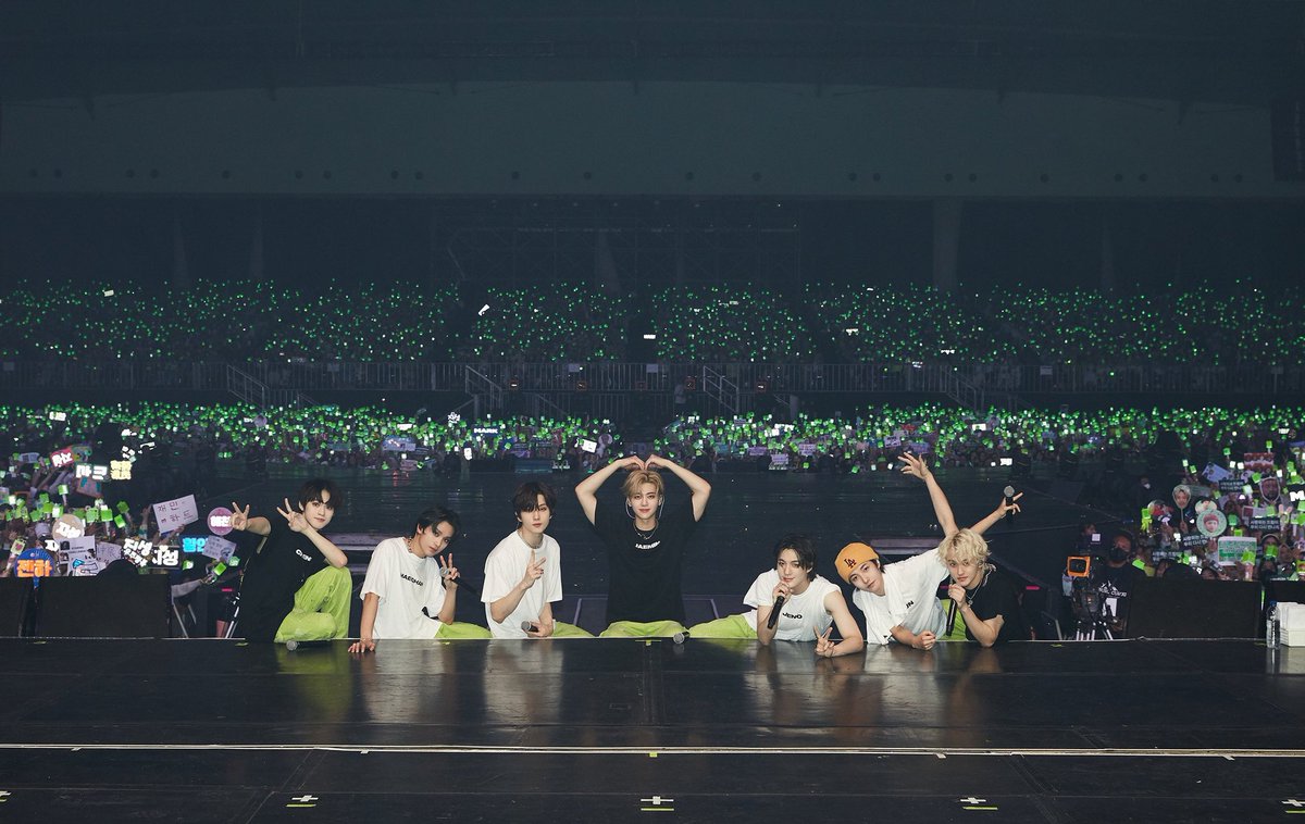jlenooi's tweet photo. ㅤㅤ
ᅠ                  
We love you, Indonesia Czennies. ❤️ᅠ
                  ㅤㅤ https://t.co/y3s7XP1X4Y