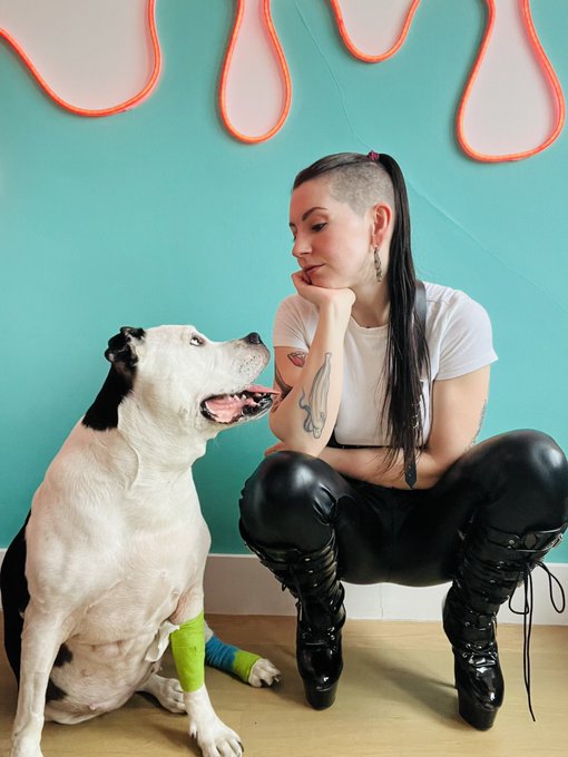 Welcome to&hellip; doms &amp; their dogs 🖤🖤 https://t.co/uMRCU6hHIh