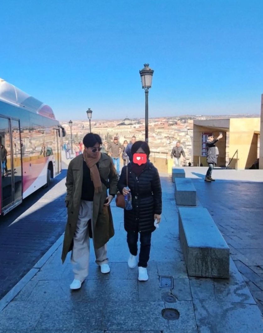 mubai__jk's tweet photo. ทริปครอบครัวพี่นัมจุนคืออบอุ่นหัวใจมาก นานๆที่พี่แกจะมาลงรูปคุณพ่อคุณแม่แบบนี้ ละรูปน้องสาวเพิ่งลงครั้งแรกเรยปะ โอ่ยดีจัง ขอบคุณที่มาแชร์โมเม้นน่ารักๆแบบนี้ให้อาร์มี่ได้ดูนะ https://t.co/KE4oXq4TrF