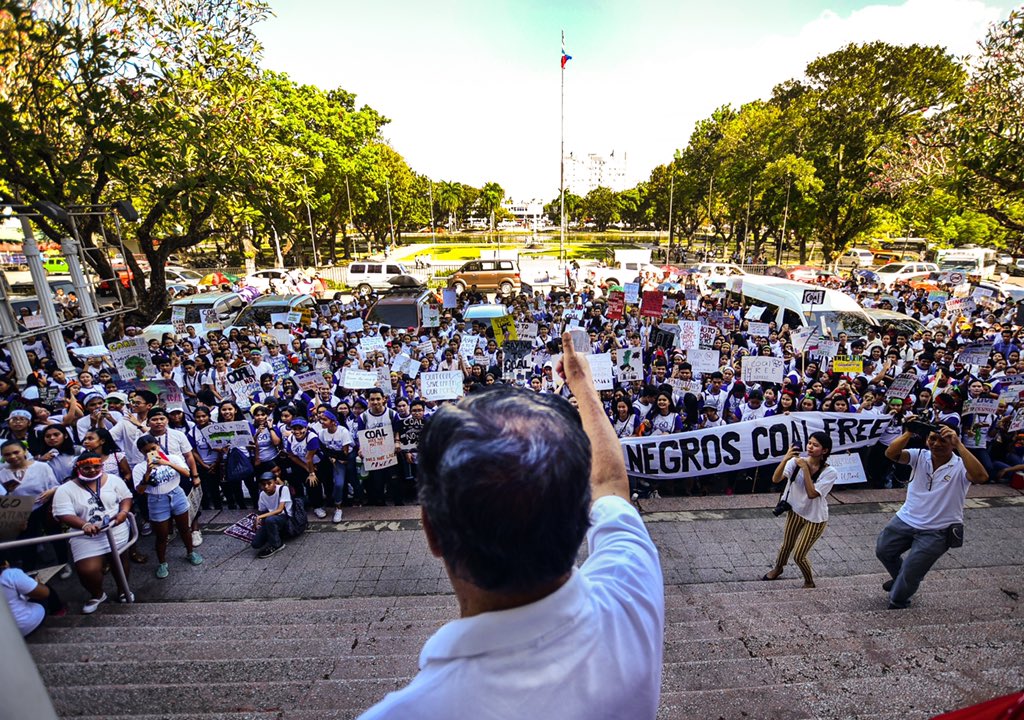 krishnariola's tweet photo. 4 years ago today, we brought down coal in the Province.

A few months ago, we shut down gas.

Before our fights — 25 years ago, our elder Negrosanons fought and won against 4 coal-fired power plant projects in their own time.

This is what power looks like.
#FossilFreeNegros https://t.co/7TYKheCW8O