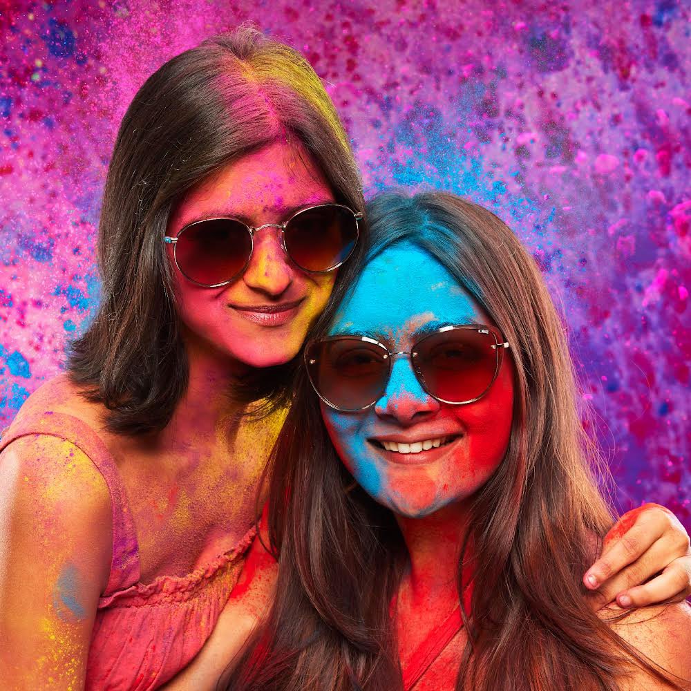 Twinning is always winning with #IDEEEyewear

Tell us what is your Holi look?

#sunglasses #frames #shades #eyewear #IDEEEyewear