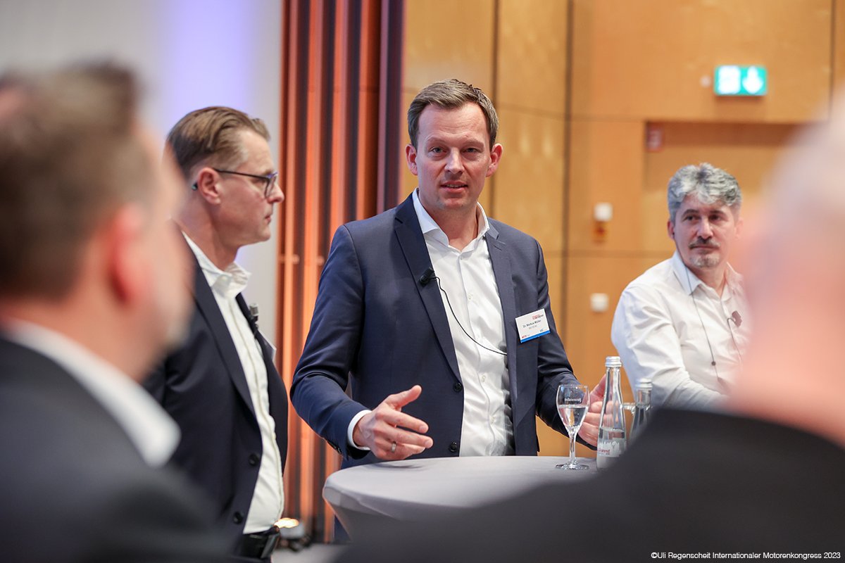 deutz_ag's tweet photo. At the 10th International #enginecongress, CTO & CSO Dr. Markus Müller spoke about sustainable #powertrains for a green construction site. We are convinced that only an intelligent mix of drive solutions can reduce #CO2 emissions in the off-highway sector. https://t.co/DteoVieZLJ