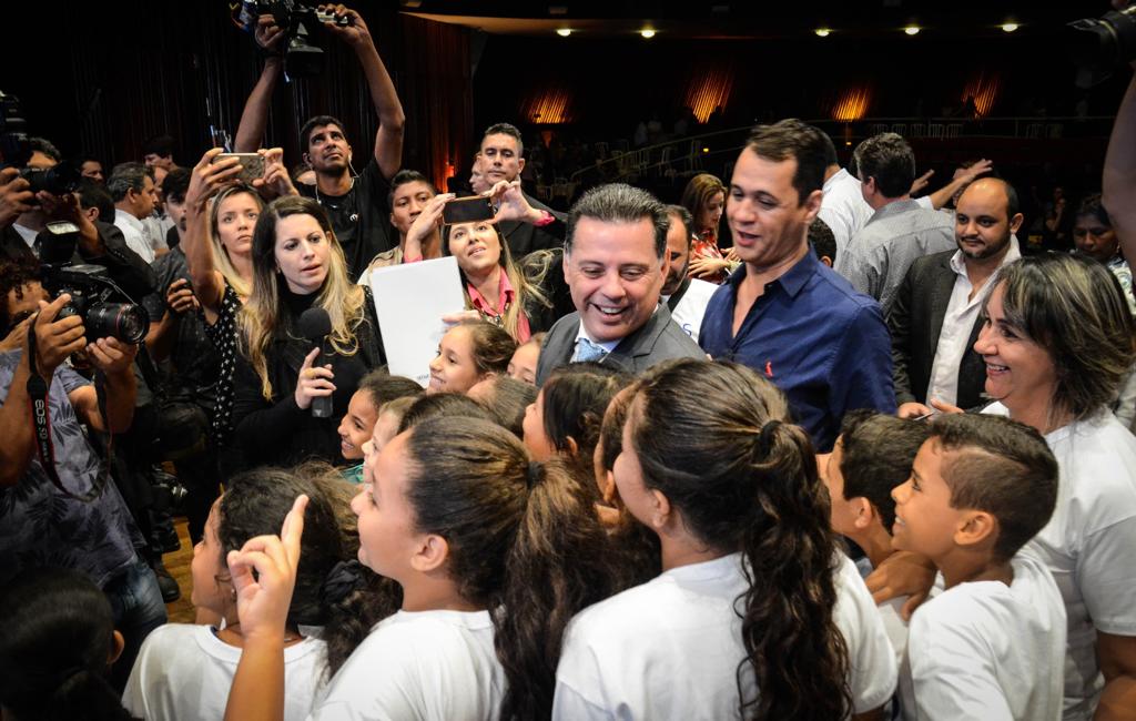 marconiperillo's tweet photo. Olá, amigos e amigas!

Convido a todos para participarem da missa de ação de graças que será realizada nesta terça-feira, dia 07, pelo meu aniversário e que será celebrada por Dom Washington Cruz. https://t.co/GDIpFJ5l2F