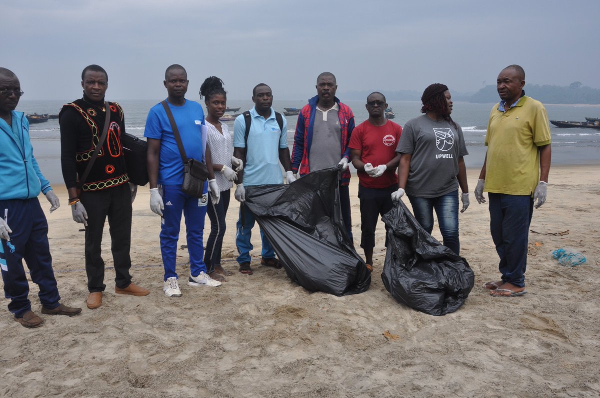 Cette semaine notre équipe technique de a donné une formation pour le renforcement des capacités aux membres du RASTOMA NETWORK du Cameroun et d'Afrique centrale sur la gestion des dechets plastiques et la collecte des donnees scientifique sur cette pollution EN milieu Marin