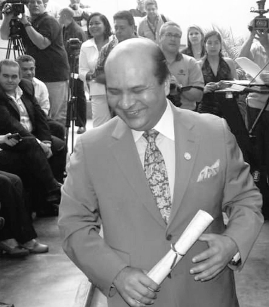 FarahMiranda's tweet photo. Para hoy #06Marzo a las 02:00pm está pautada la continuación de juicio que se le sigue a mi amado hermano Roland Carreño @rolandcarreno
Joel García @joelgarcia69 y Maria Alejandra Poleo @malejps  lo acompañan en el Palacio de Justicia ejerciendo su defensa
#LiberenARolandCarreño https://t.co/70KKMqk5qc