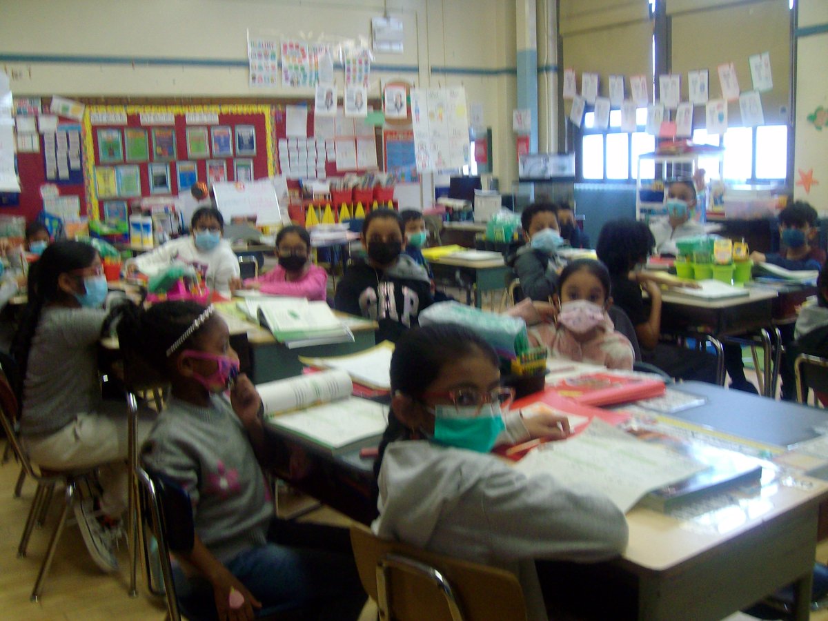 100qPs's tweet photo. P.S. 100's 2nd grade working so hard! https://t.co/7Q7NLjYPWA