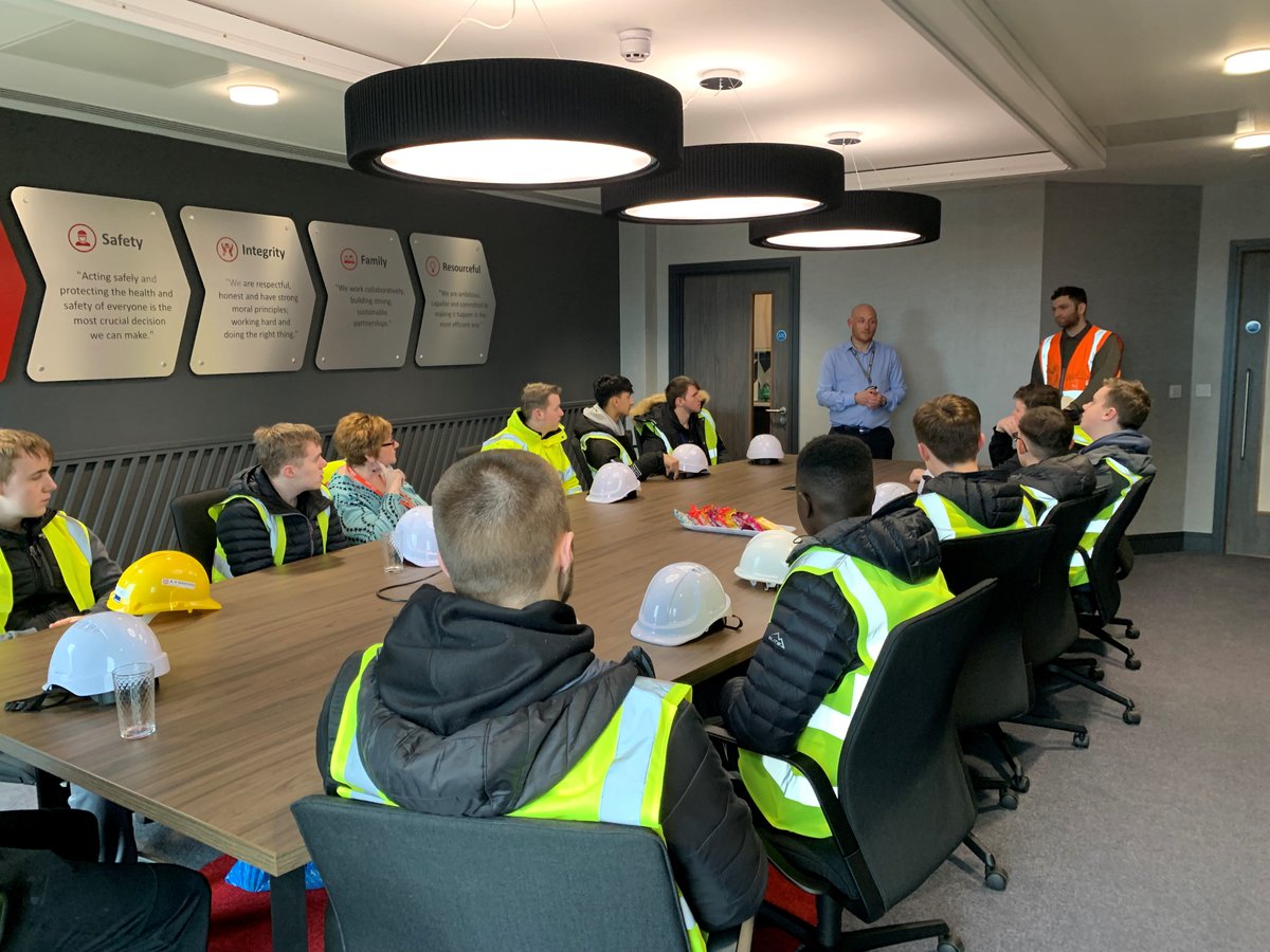We were delighted to welcome students from NETA Training to @portofmbro to learn more about the #careers we offer.

AV Dawson's Plant Fitter, Alex Risbrough, gave a great insight into his role and how the students can get into #engineering.

#NCW2023 #TogetherWeCanInspire