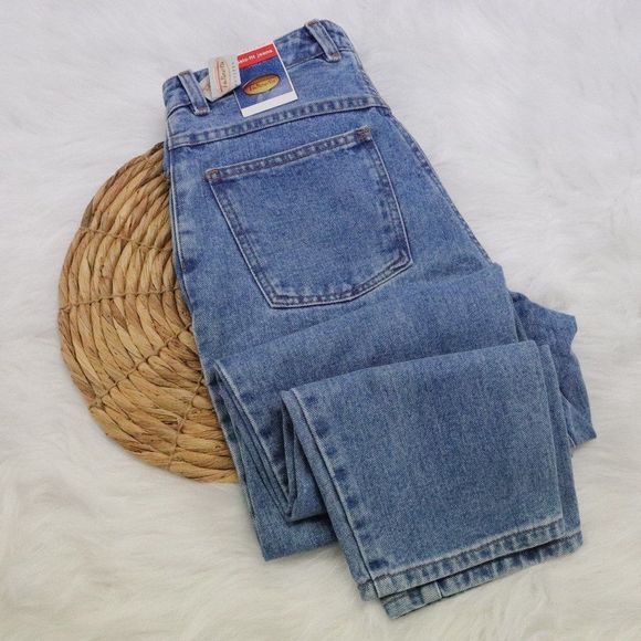 EncoreAddict's tweet photo. So good I had to share! Check out all the items I'm loving on @Poshmarkapp from @shannyg25 #poshmark #fashion #style #shopmycloset #missonifortarget #vintage: https://t.co/Y759wJtUs9 https://t.co/WCH0gPG5dX