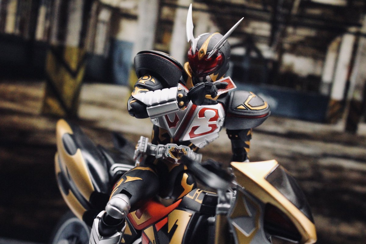bundodo1326's tweet photo. #夜のフィギュア撮影会
【フリー】

何が進歩したとして
変わらないもの 大切な”言葉”だけ語れ
your mind…

相川七瀬
『Round ZERO ～BLADE BRAVE～』より

#仮面ライダー剣
#仮面ライダーブレイド
#仮面ライダーカリス
#相川始 https://t.co/7oCeIjmOQU