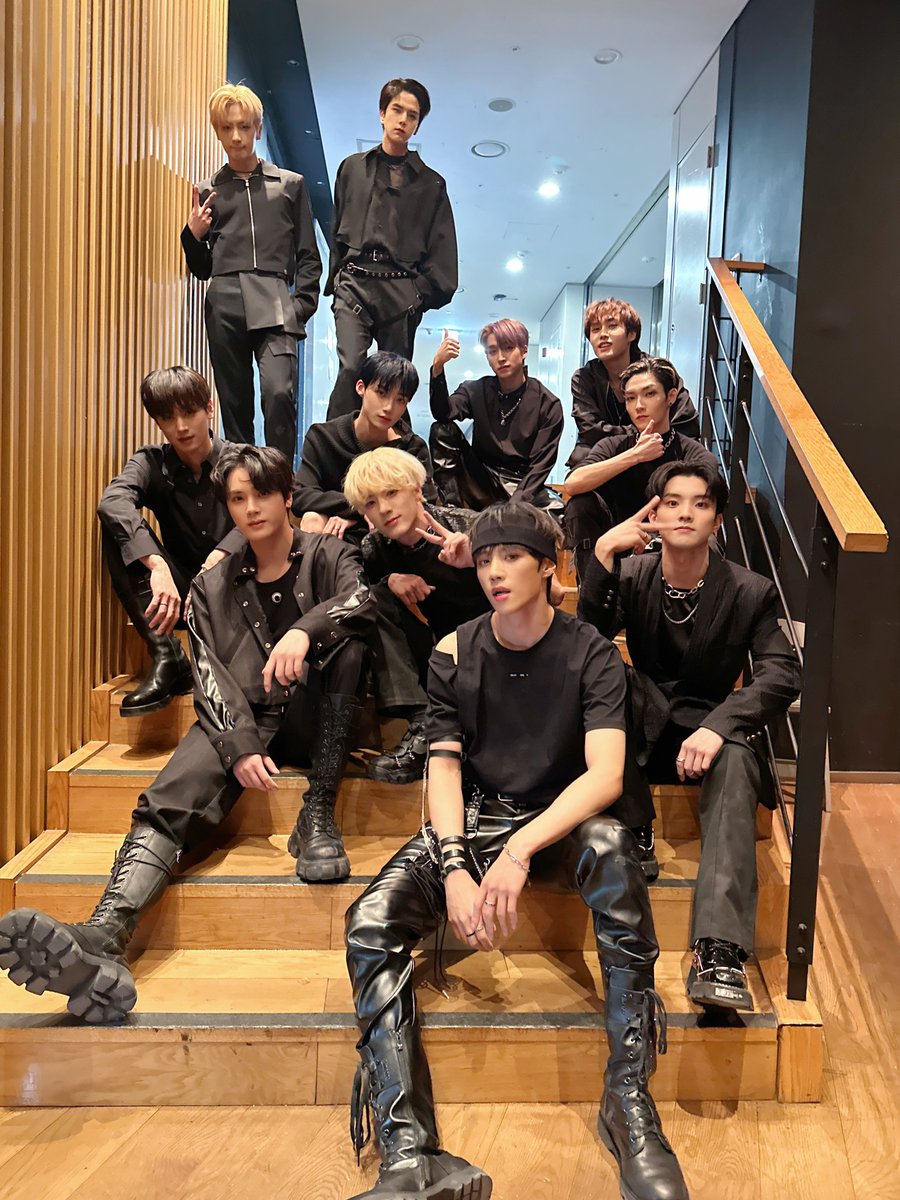 Sangyedn's tweet photo. M-Countdown stage is completed. Thanks to Deobi who always support The Boyz. It was a fun ROAR stage with Deobi, we enjoying it. Please look forward to The Boyz who will shine even more on future stages, Deobi. 💖 https://t.co/makhqXx17j