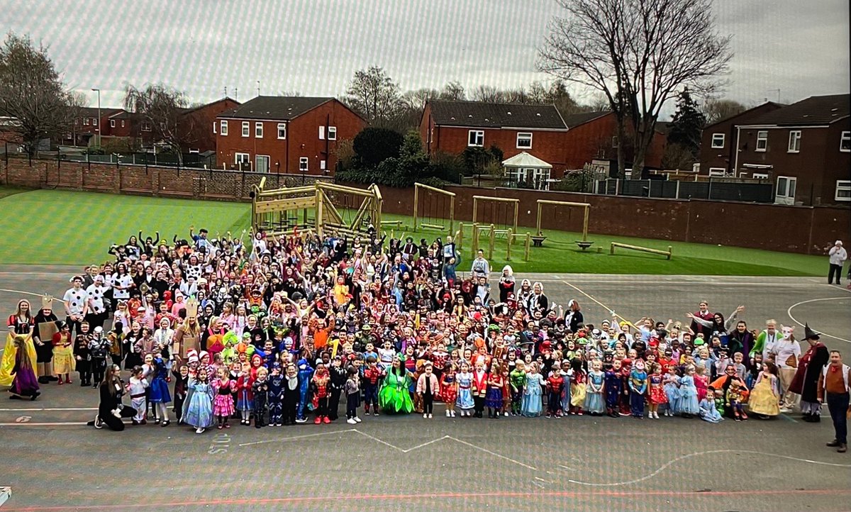A huge well done to all of our parents and children for making World Book Day 2023 such a success! I’m sure you will agree, everyone looked brilliant!