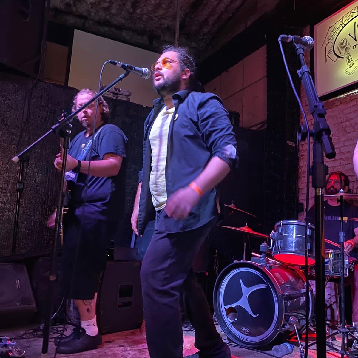 genomma_rock's tweet photo. Ontem, o evento para arrecadar mantimentos para o Litoral Norte levou mais de 150 pessoas pro Villa e arrecadou dezenas de doações.
Valeu a todas as bandas que participaram e a todo mundo que foi. Ontem, deu pra ver que é possível #MudarOMundo!
#Genomma 💛 https://t.co/yKBo2R7H9x