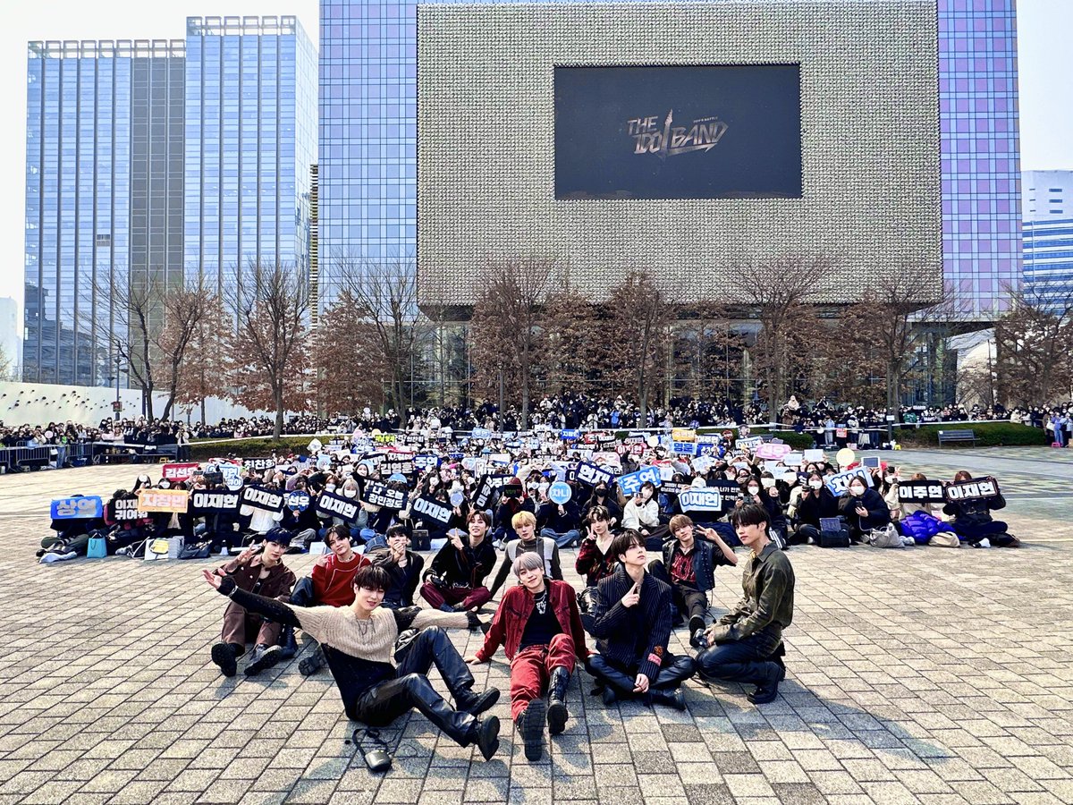 Sangyedn's tweet photo. The Boyz Show! Music Core won 1st place. Exciting ROAR stage and special mini fan meeting. It was an even more overwhelming moment with special MC Younghoon and Juyeon. Deobi who always make only great memories. Today is also hot and hot. 💖 https://t.co/mq0HKWqc6s