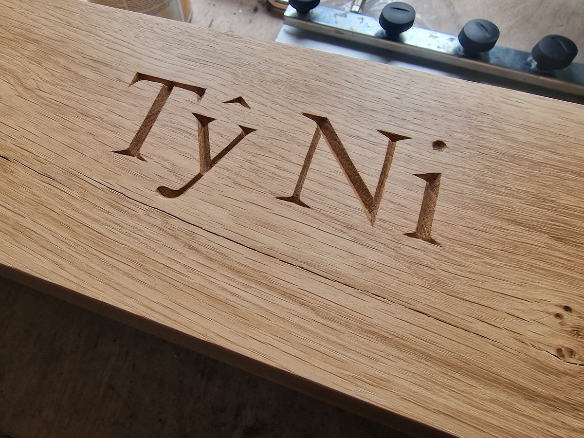 siafins's tweet photo. Welsh oak beam for sale, hand carved. Ideal for a fireplace or above a door opening. #handcarved #interiors #oakbeam https://t.co/TkPZm7z7hT