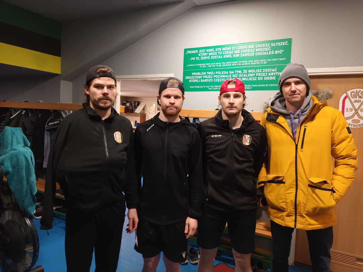 🇫🇮 Lauri Huhdanpää, Tuukka Rajamäki, Olli-Petteri Viinikainen i Eemi Tervaportti. To nie jest żaden łamaniec językowy, tylko informacja o tym, że nasz rozgrywający wspierał w niedzielę z trybun Jastoru swoich rodaków występujących w JKH GKS Jastrzębie w walce o półfinał PHL.😉