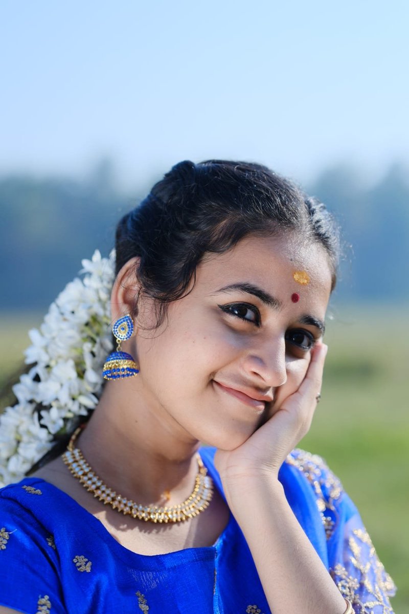 sooryagayathari's tweet photo. It's not about ideas. It's about making ideas happen.
New Releases on the Way !!!
#sooryagayathri #divine #happiness #music #divinemusic #newrelease #picpost #singer #live #bhajan https://t.co/wBi9NQPt6B