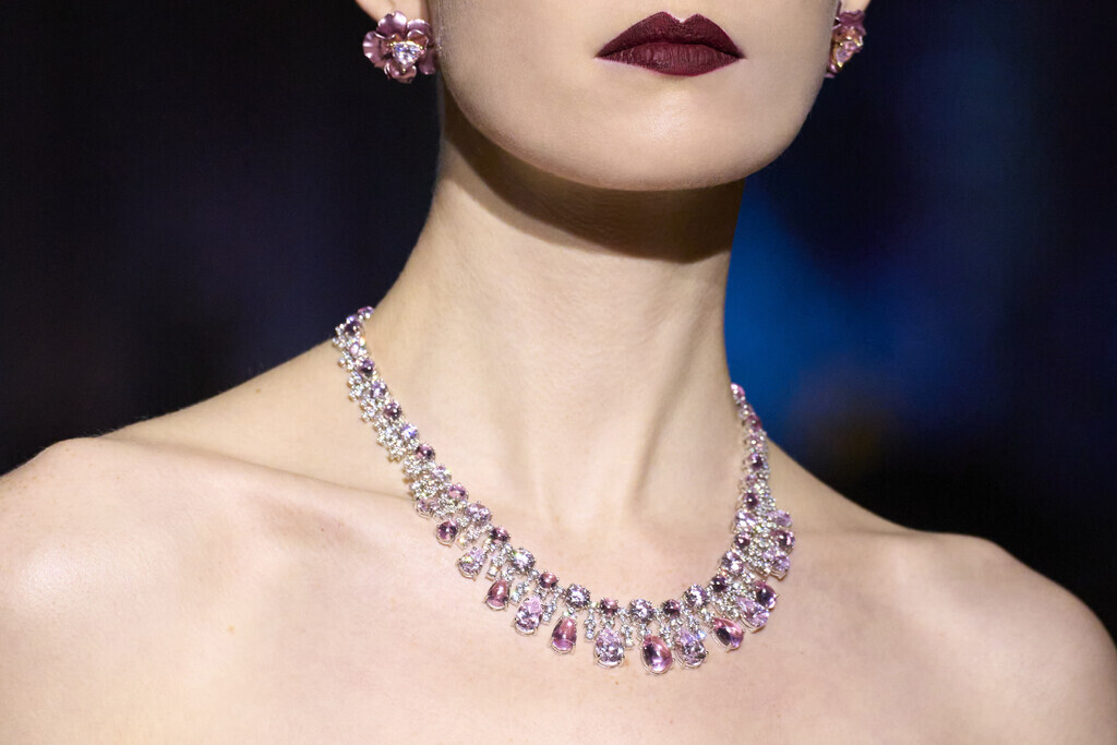 ankabel_'s tweet image. La gargantilla y los pendientes de Parfois que parecen de Swarovski que querrás llevar esta primavera ift.tt/zB7TpeW