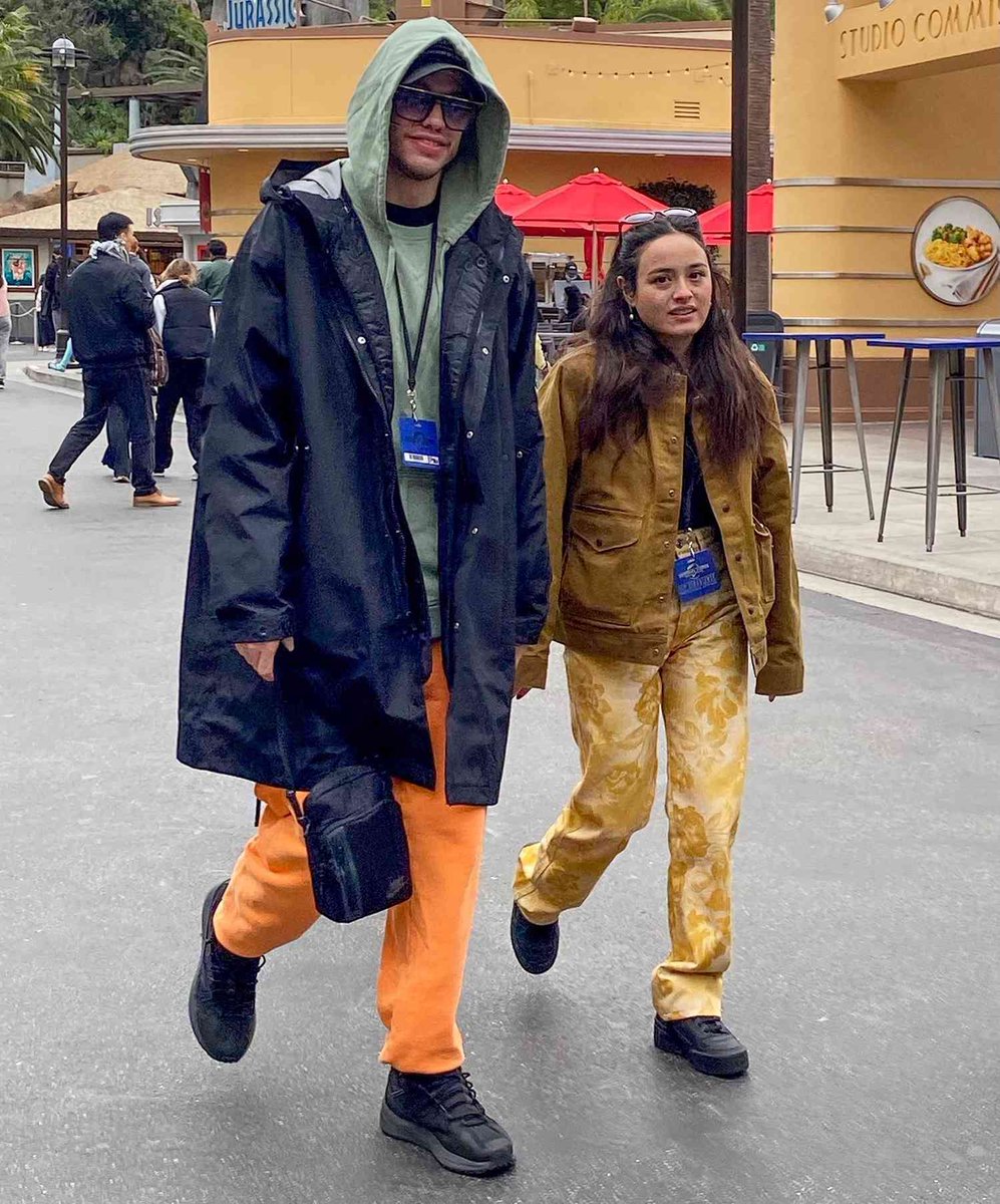 BlockTopickz's tweet photo. Pete Davidson and girlfriend Chase Sui Wonders crashed into a Beverly Hills home Saturday night.

He lost control of the vehicle, hopped a curb, took out a fire hydrant and then proceeded to slam into the side of a nearby house
🔗: https://t.co/wVpDsCw3V1 https://t.co/5r3zhXmQd5