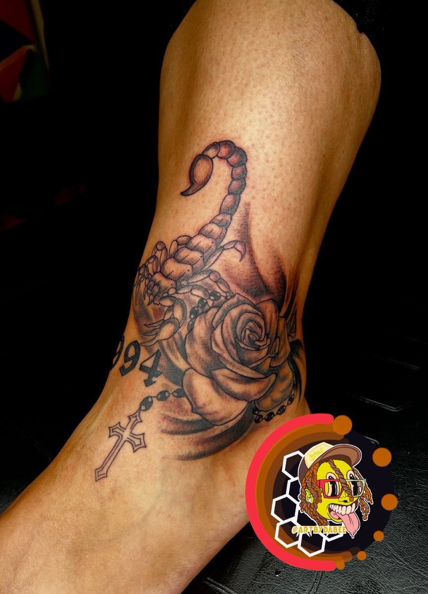itsBeedott's tweet photo. ♏️ Ankle rose going crazy! 🌹⚜️BOOKING FOR APRIL #artbydabee #dmvtattooartist #dmvtattoo #tattoo #tattooartist #inktherapy #inkedup #abstracttattoo #scorpio #scorpiontattoo #zodiacsigns #zodiactattoo #rosetattoo #ankletattoo #rosarybeads #rosarytattoo https://t.co/RNhoyqcMq7