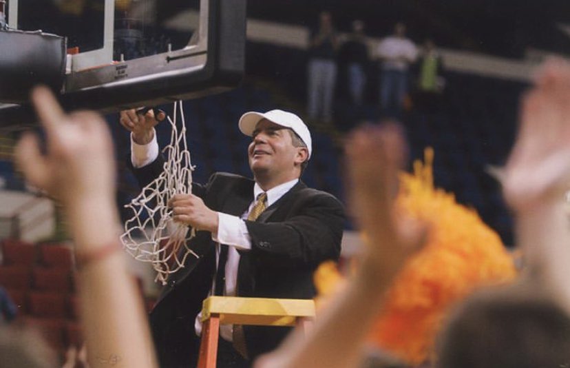 ShawMKE's tweet image. These photos are from the Horizon League title game in ‘05 when we got into the NCAA tourney. A great reminder to the players, staff, fans, and students of what THIS program is capable of doing! #StackGoodDays #LundyMagic