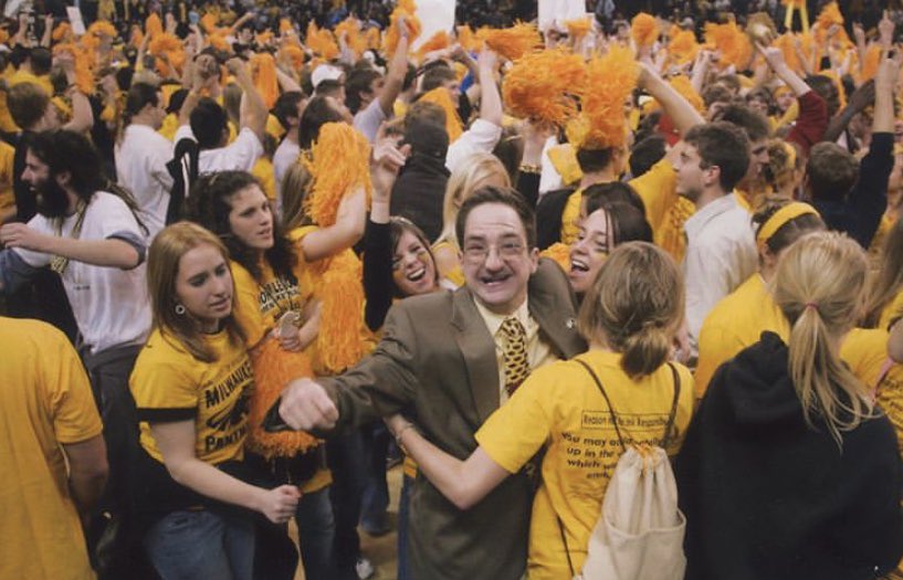 ShawMKE's tweet image. These photos are from the Horizon League title game in ‘05 when we got into the NCAA tourney. A great reminder to the players, staff, fans, and students of what THIS program is capable of doing! #StackGoodDays #LundyMagic