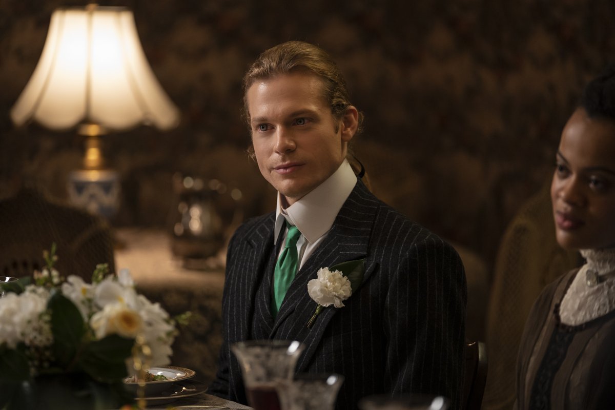 sreidthinker's tweet image. stephen fry in wilde (1997) // sam in interview with the vampire (2022)