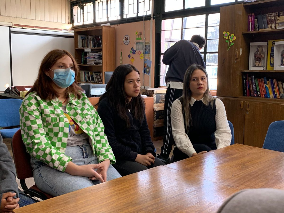 SubEducParv's tweet photo. ✨Seguimos en la región de Ñuble. Subse @lagos_lagoss y @seremieducnuble César Riquelme lideran conversatorio con equipos educativos y estudiantes de Técnico de #EducaciónParvularia del Liceo Técnico Profesional Martín Ruiz de Gamboa #PresentesPorElFuturo #VamosAlJardín https://t.co/cmXKD5VXLx