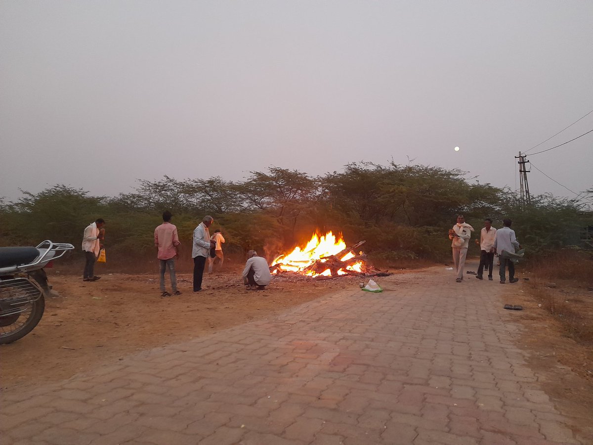 parassinhparmar's tweet photo. હોળી ના પાવન તહેવાર પર સૌના જીવનમાં આસુરી શક્તિઓનો નાશ થાય અને દૈવીશકિત ના વિજય નો જયઘોષ થાય તેવી પ્રાર્થના. હોળી ની અગ્નિ મા અહંકાર,દ્વેષ અને ઈર્ષા નો નાશ કરી દયા, જ્ઞાન અને પરોપકાર ની જ્યોત પ્રગટાવીએ....

આપ સૌને હોળી ના પાવનપર્વ ની હાર્દિક શુભકામનાઓ.🔥 https://t.co/BTt10HcwfO