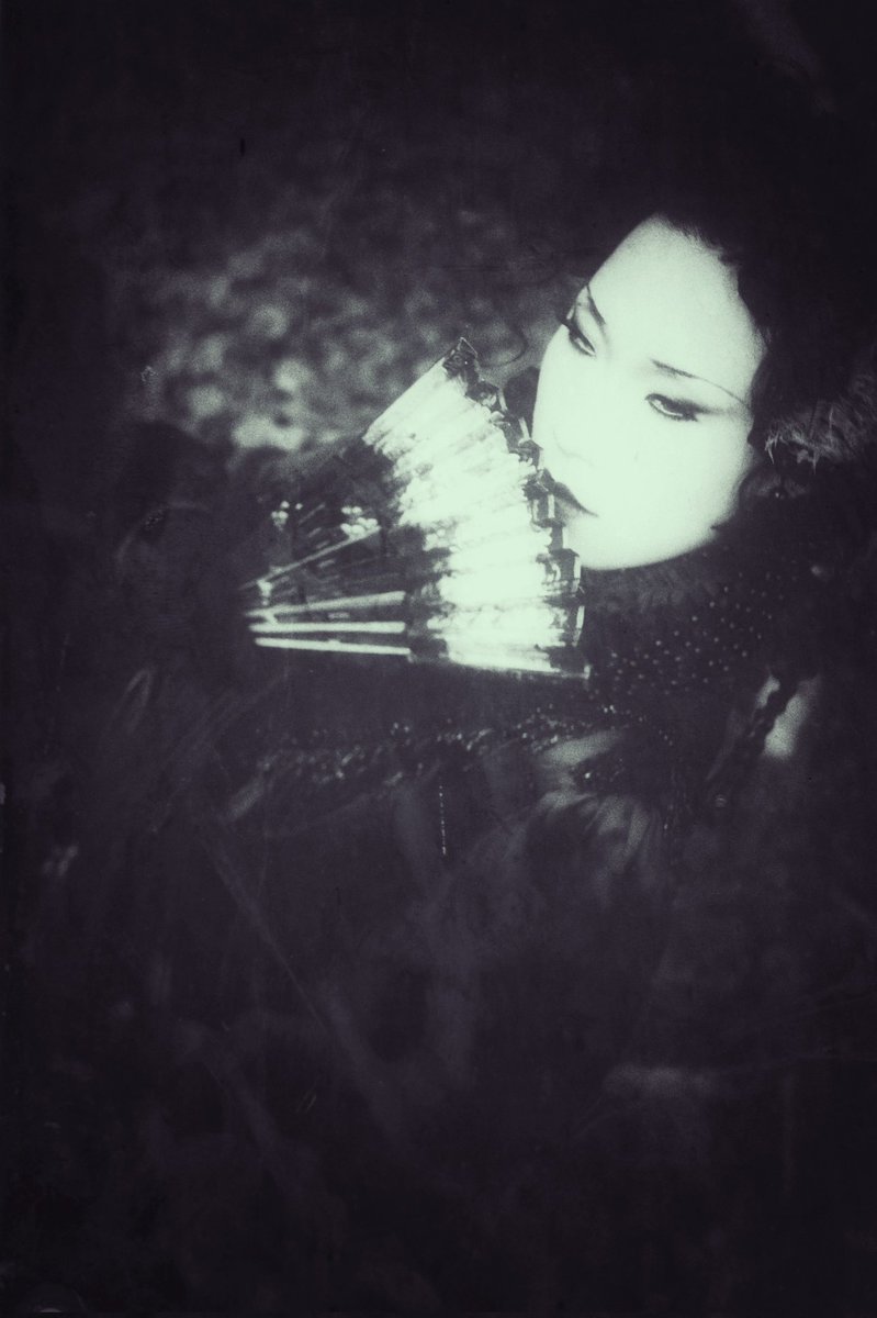 AssentoSatin's tweet photo. the old sin
#gothic #GothicBeauty 
#vintage 
#Vitoria 
#blackandwhitephotography https://t.co/smzZyQc6Dl