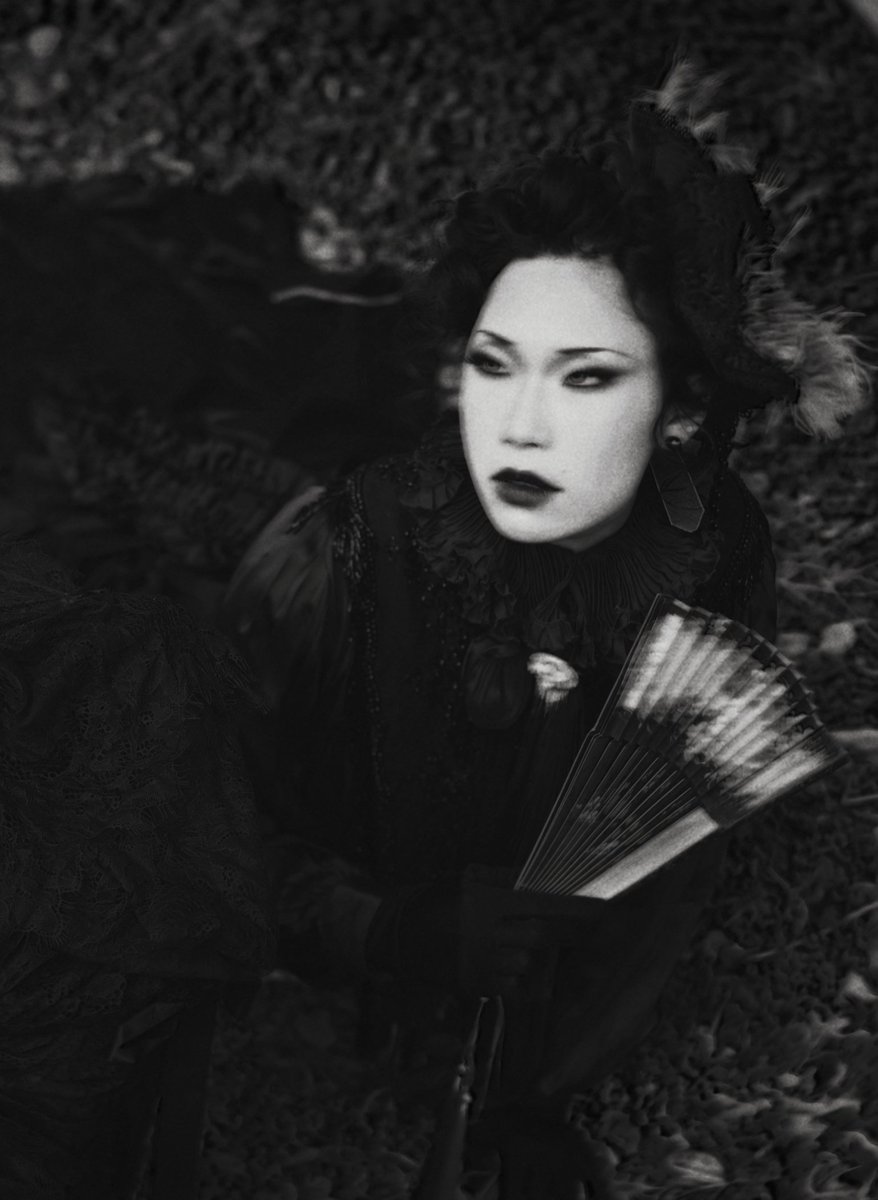 AssentoSatin's tweet photo. the old sin
#gothic #GothicBeauty 
#vintage 
#Vitoria 
#blackandwhitephotography https://t.co/smzZyQc6Dl