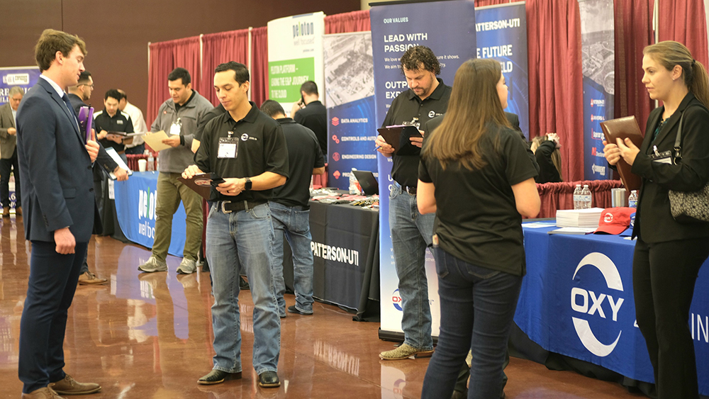 TAMUEngineering's tweet image. “Directing @TAMU_SPE&apos;s Career Enhancement Event for the past 2 years has been the most fulfilling experience &amp;amp; has given me a unique platform to advocate for the #petroleumengineering discipline.” - Courtney Gasser

Learn more about TAMU-SPE&apos;s CEE: tx.ag/TAMUSPEspring2…