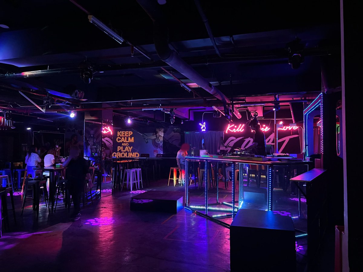 最近好忙哦～ 早上的工作做完了 如果碰到周末有适合的 part time 在 club 也会做，但开心的是很多人来搭讪嘻 🤭 
对了，需要广大的粉丝们帮一个忙 有谁是摩羯座（22/12-19/01）可以信息我吗？想了解下 🫢 
#malaysia #clubbing #nightparty #马来西亚 #夜生活 #夜场