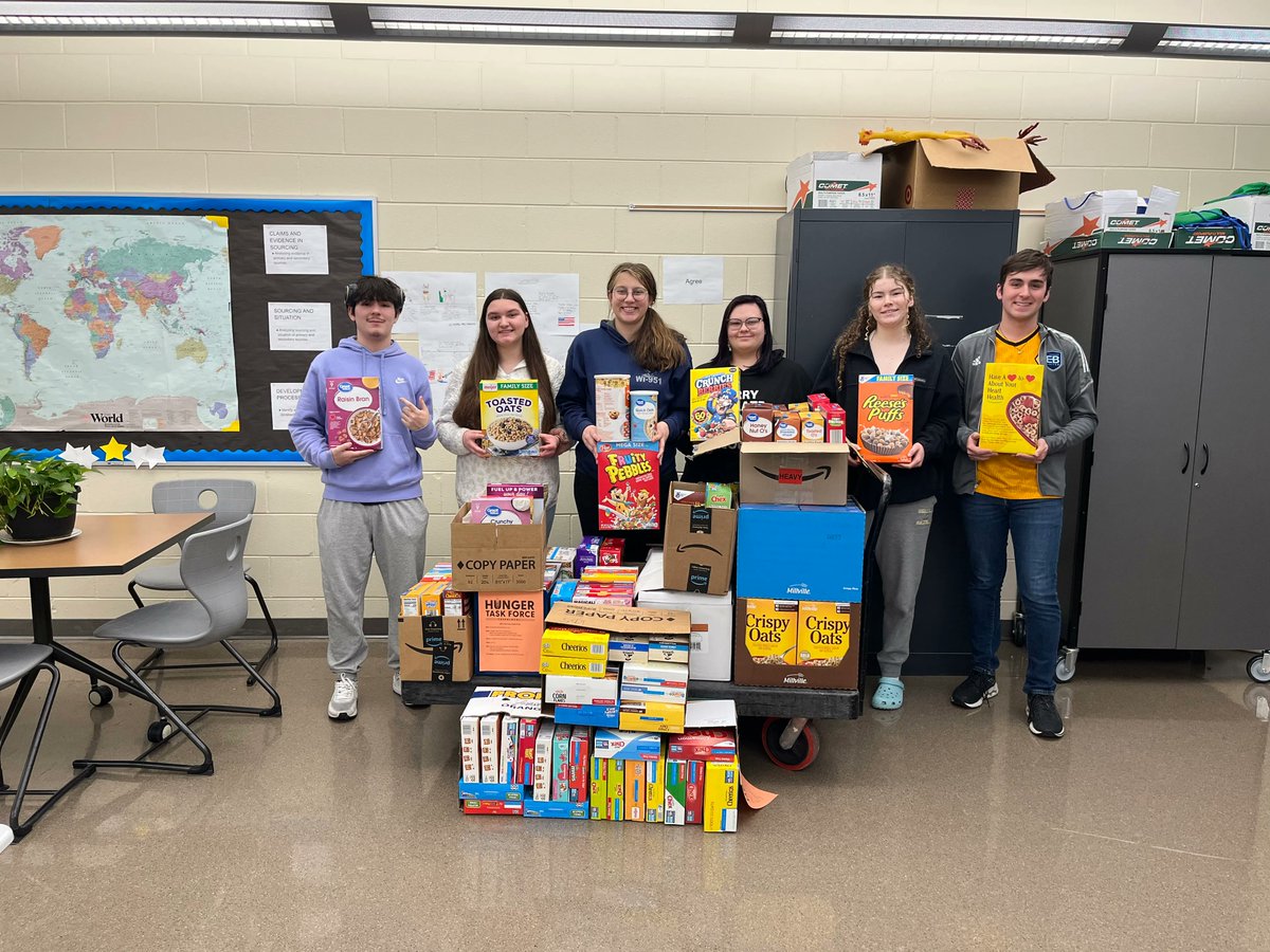 greenfield_hs's tweet photo. During the month of February Link Crew hosted a cereal drive for Hunger Task Force with the freshmen advisory groups! #HungerTaskForce #hustlinhawks #linkcrew https://t.co/oofpNRNkCE