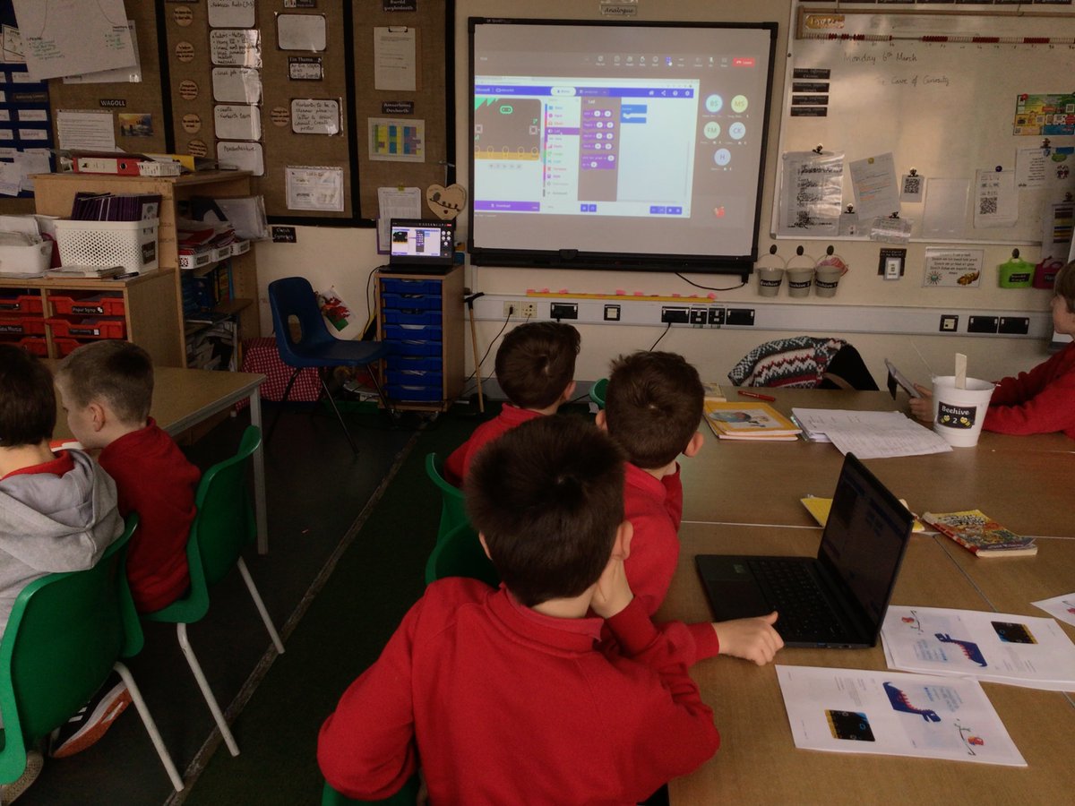 Micro:bit coding lesson! @Digitaleagles #CodePlayground #Barclays @SchoolsPembs