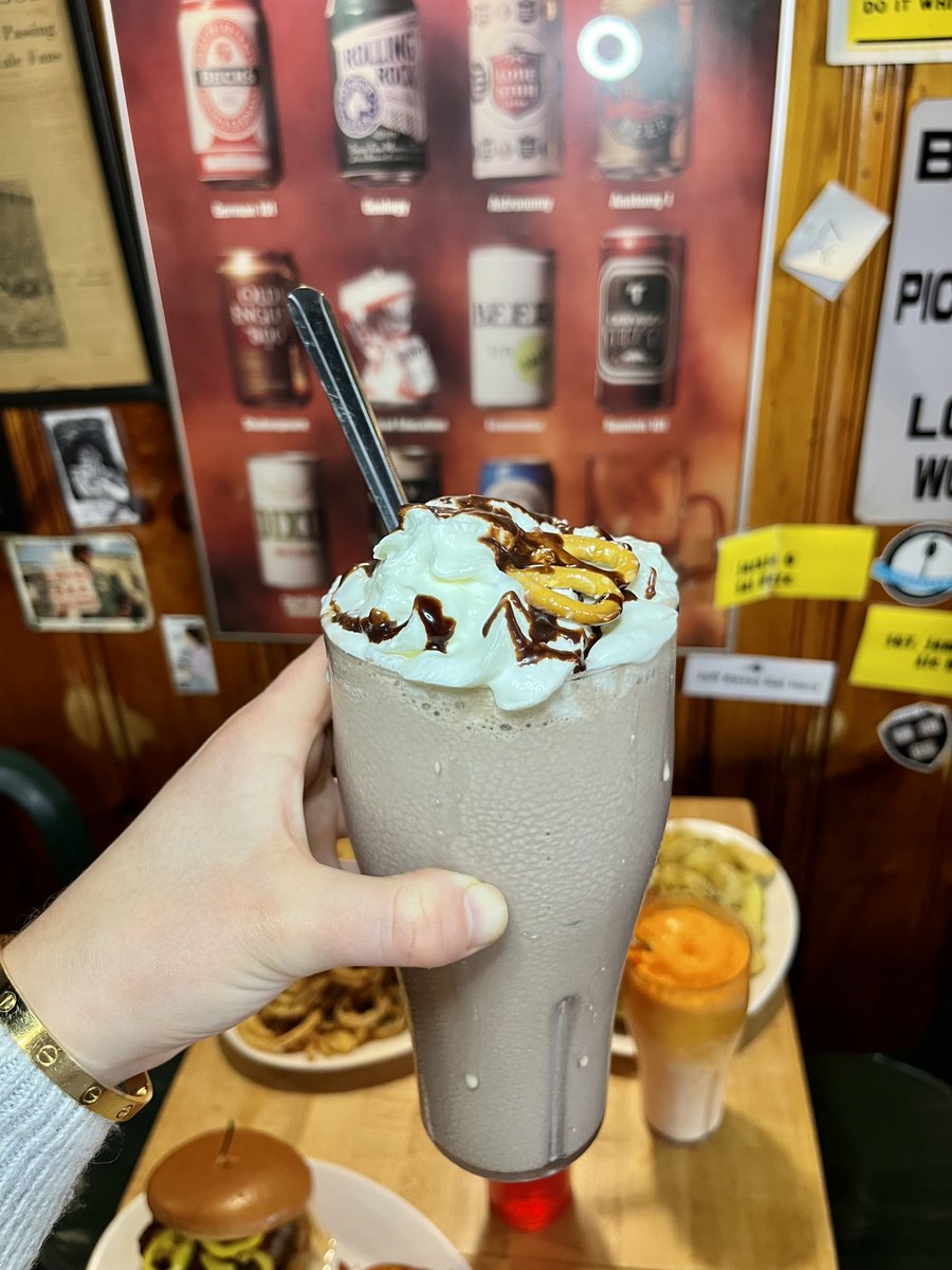 HarvardSquare's tweet photo. Hope you're hungry 🤭 @MrBartleys 

#cambma #harvardsquare #mrbartleys #bostonfoodie https://t.co/zgeeAvpdLh