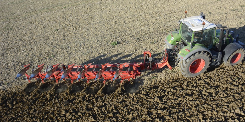 GBessonSAS's tweet photo. La Voyager S60 😎
Pour une souplesse de travail et une belle largeur de travail 👍⠀
#gregoirebesson #agriculture #agromachinery #agphotos #machinery #farmingphotos #farmingphotography #farmingpictures #farmingpics https://t.co/TVtizEgthG