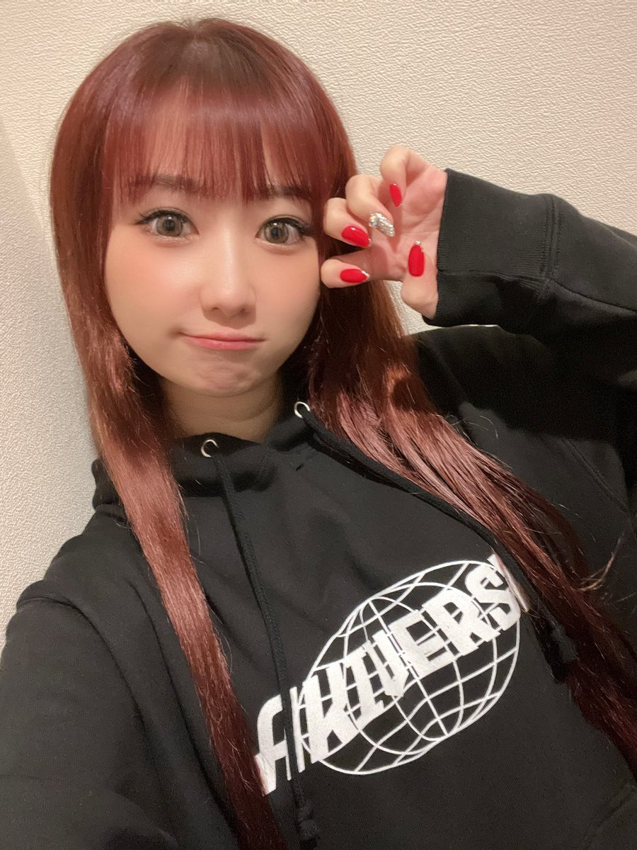 #AkiverseGirl 👾
赤髪にしたった🤳❤️
最近このパーカーばっかりきてる😂
<a href="/Akiverse_io/">AKIVERSE</a>