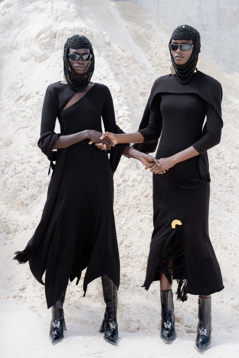 StreetFashion01's tweet photo. Thebe Magugu FW23!!🖤 https://t.co/hKrC7Jpb3V
