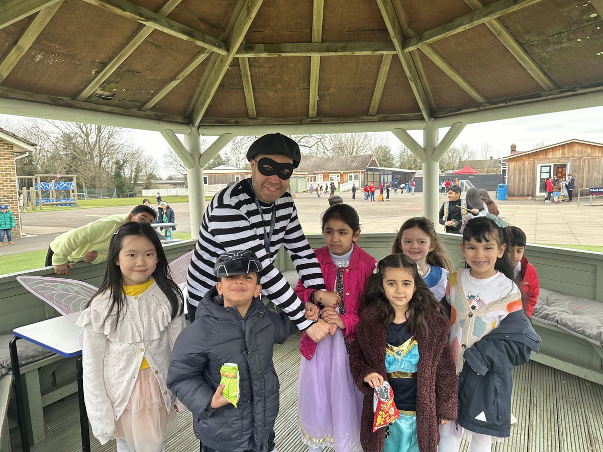 Long Close School tweet media