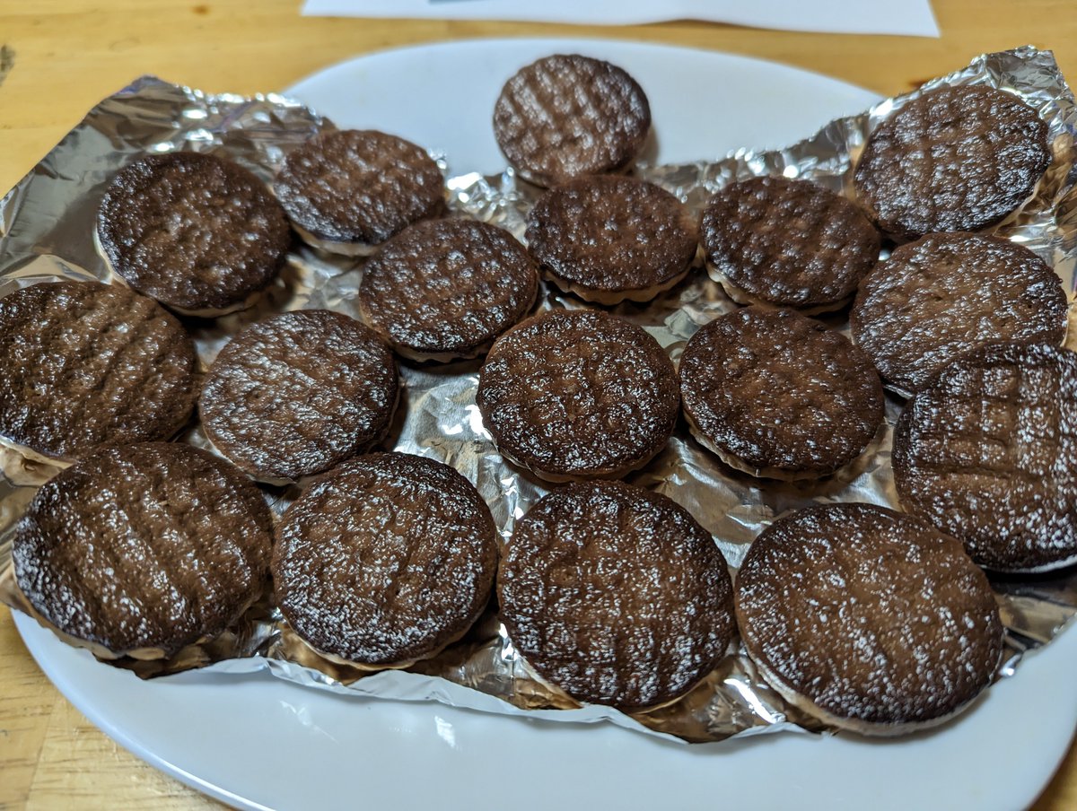 bm_mofyu's tweet photo. チョコクッキー焼いたらめっちゃ美味い https://t.co/HVphLG6sBu