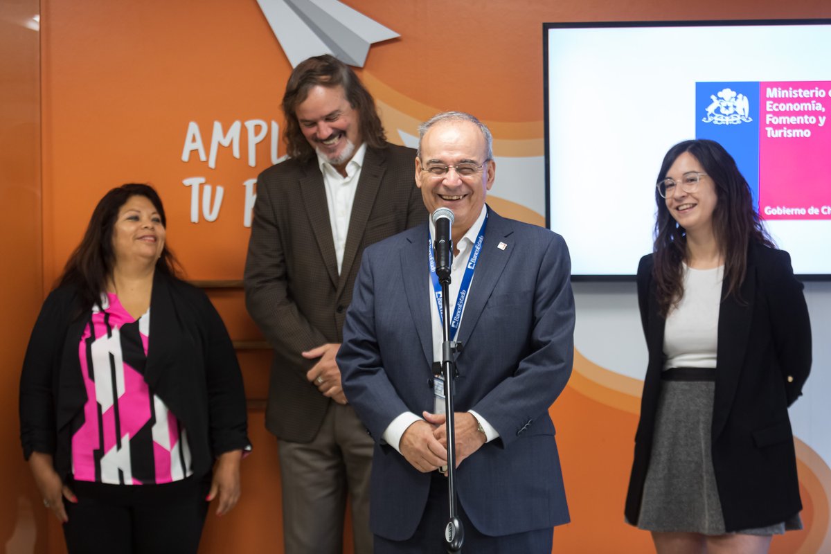 meconomia's tweet photo. En @BancoEstado el Ministro @Nico_Grau, la Subse @Javi_Petersen y VP de @Corfo @JMBenavente presentaron el programa de Garantía #Fogain

👉Buscamos apoyar a empresas lideradas por mujeres fomentando el acceso a financiamiento de capital de trabajo, inversión y/o refinanciamiento. https://t.co/HYJKC2xebP