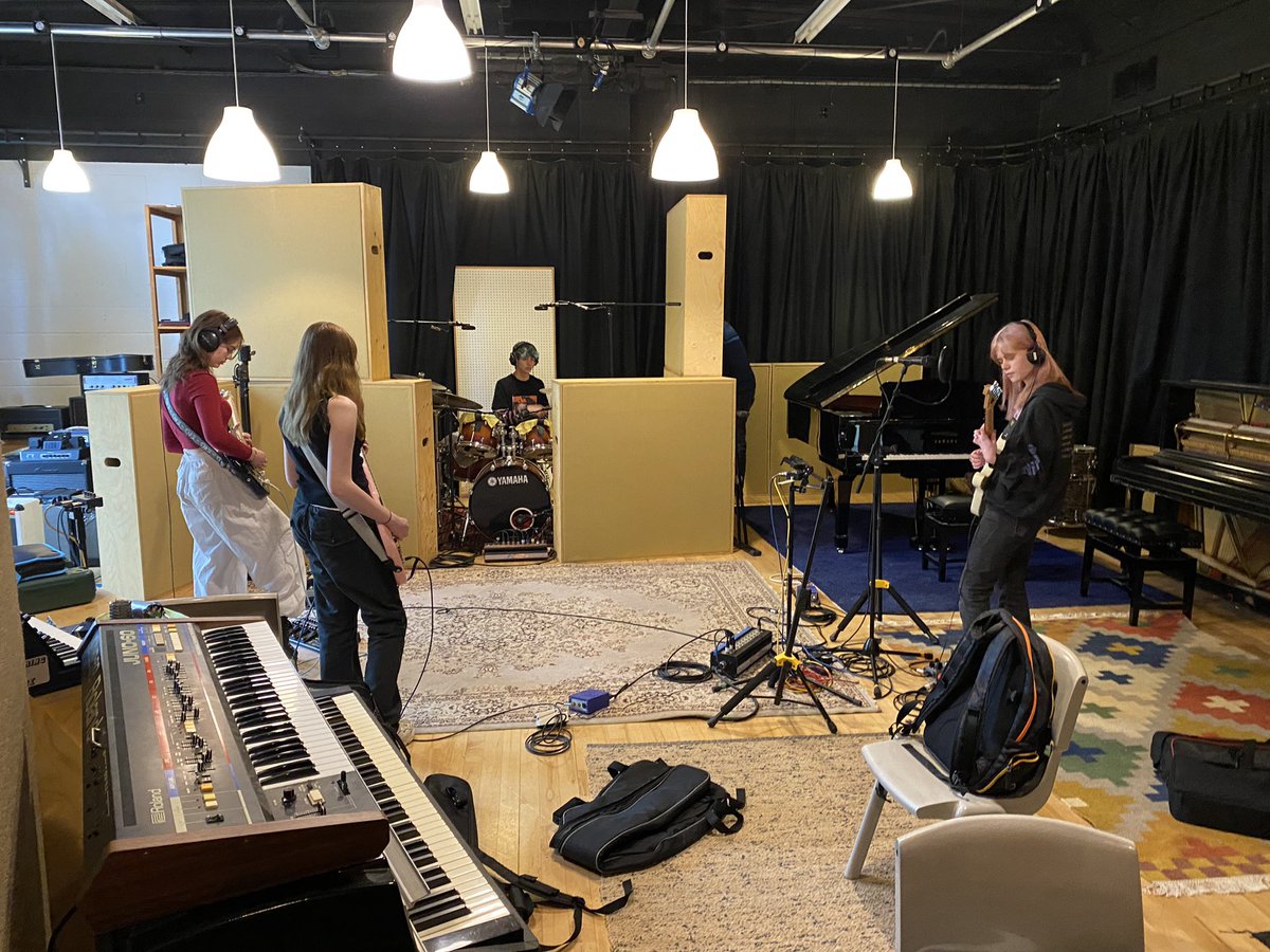 Round 2…. what a vibe! Thank you to KEVICC foundation governors for this opportunity for these young people… <a href="/KEVICC/">King Edward VI Community College</a> <a href="/KeviccPA/">Kevicc_Performing Arts</a> #sortingroomstudios #dartington